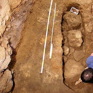 La sepoltura Romito 8 in fase di scavo (2002)