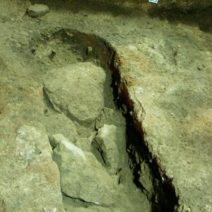 La sepoltura Romito 8 in fase di scavo (2002)
