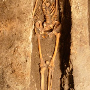 La sepoltura Romito 8 in fase di scavo (2002)